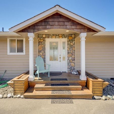 Stunning Home In Coupeville With Deck And Beach Access エクステリア 写真