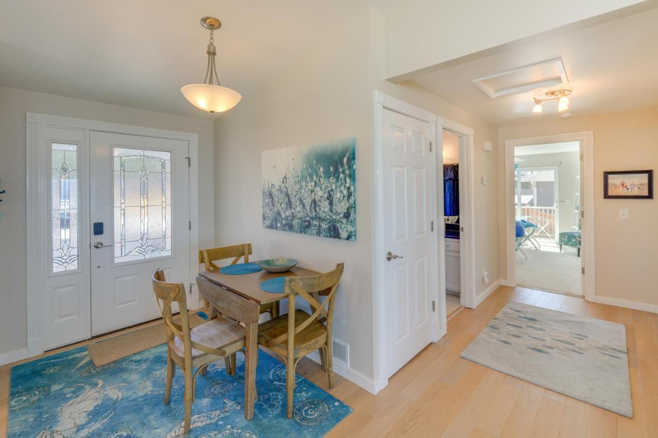 Stunning Home In Coupeville With Deck And Beach Access エクステリア 写真