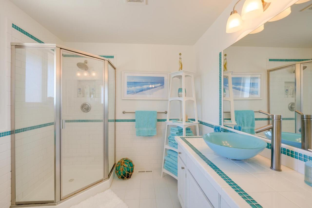 Stunning Home In Coupeville With Deck And Beach Access エクステリア 写真