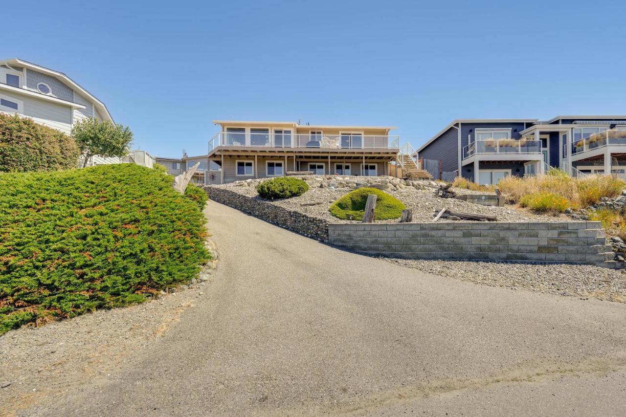 Stunning Home In Coupeville With Deck And Beach Access エクステリア 写真