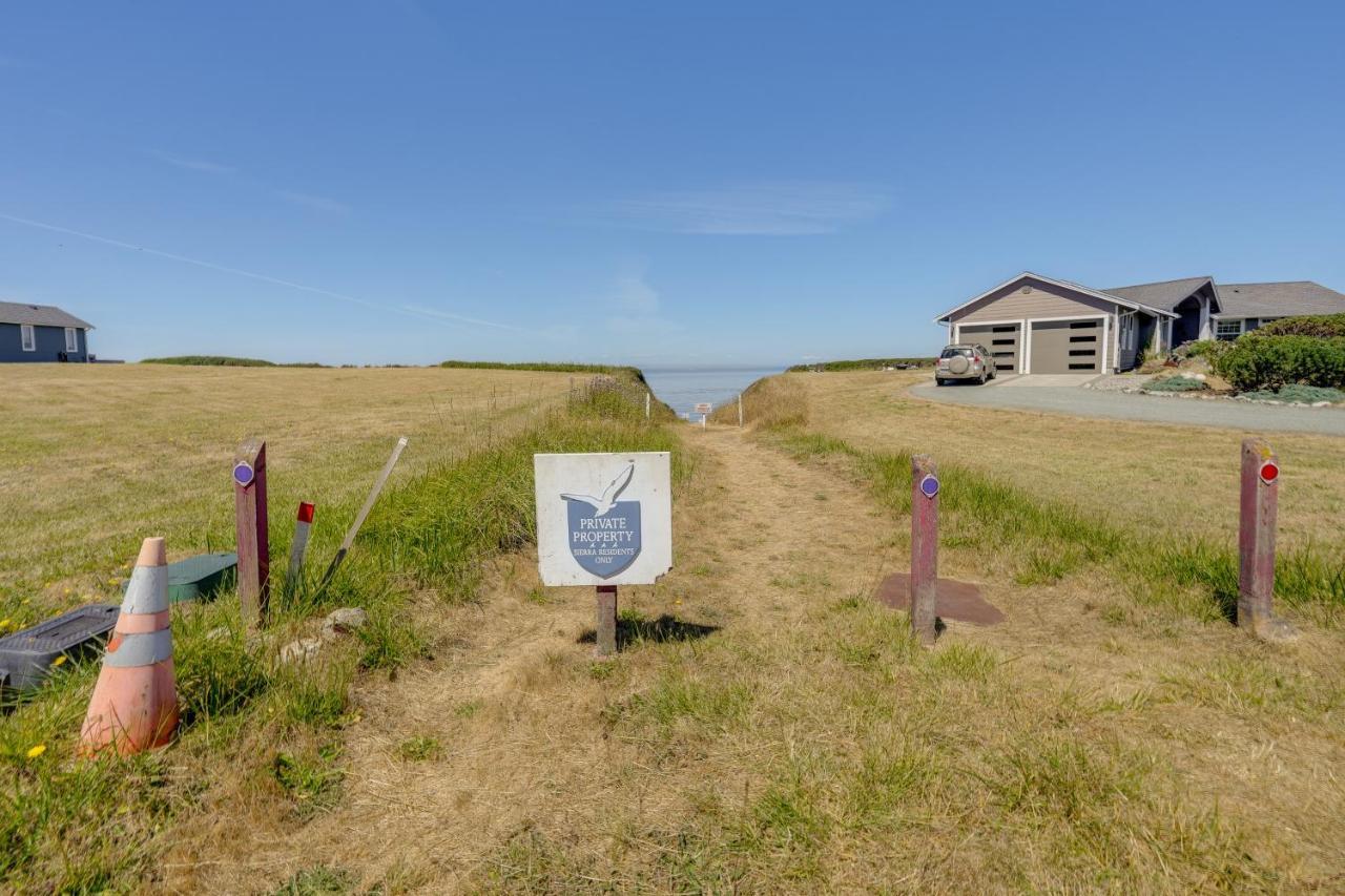 Stunning Home In Coupeville With Deck And Beach Access エクステリア 写真