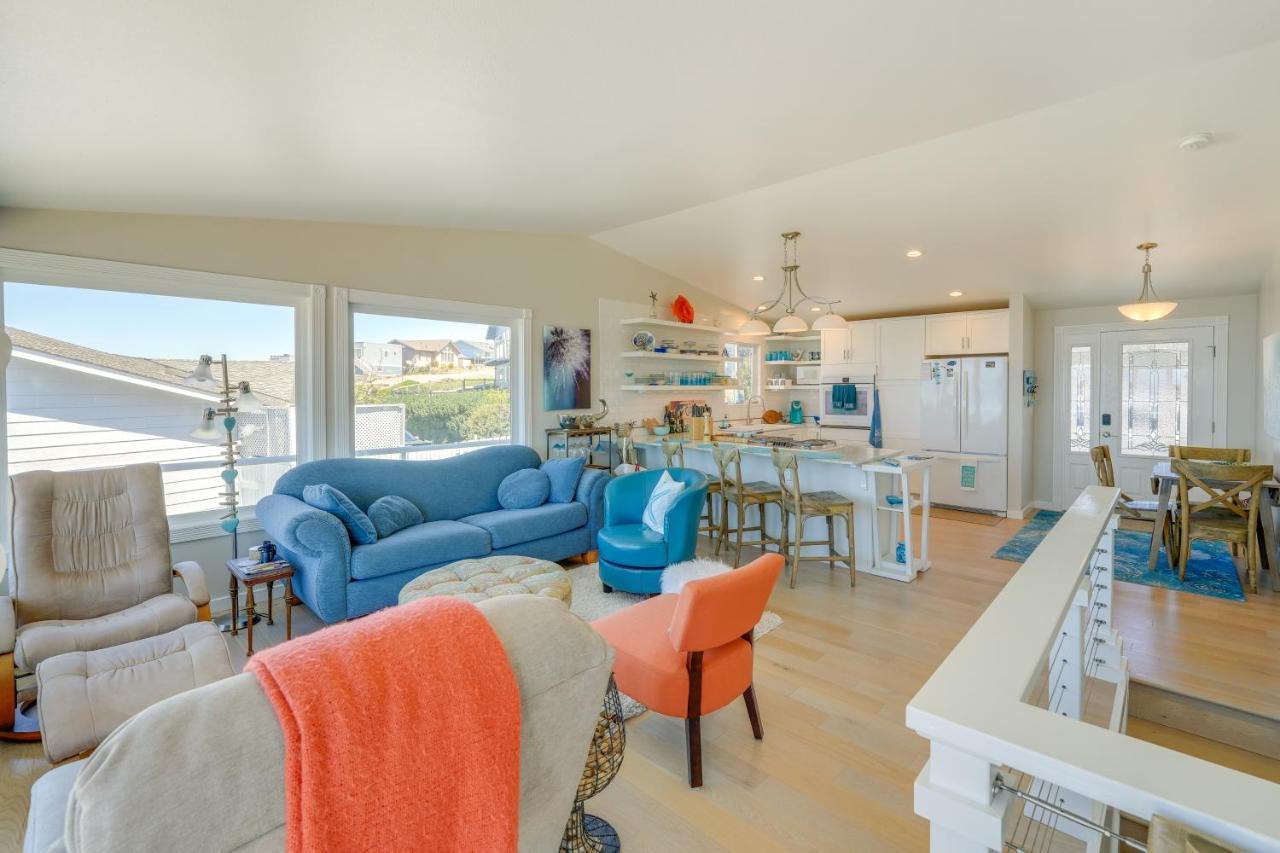 Stunning Home In Coupeville With Deck And Beach Access エクステリア 写真