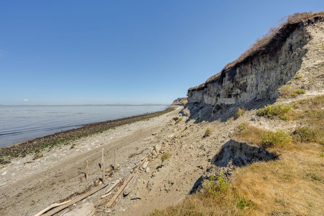 Stunning Home In Coupeville With Deck And Beach Access エクステリア 写真