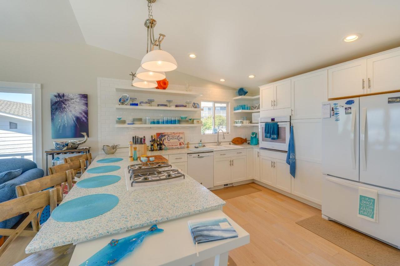 Stunning Home In Coupeville With Deck And Beach Access エクステリア 写真