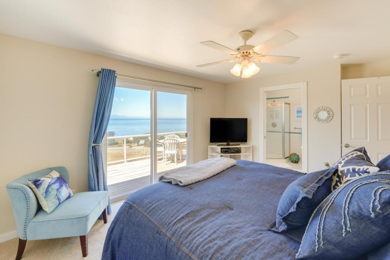Stunning Home In Coupeville With Deck And Beach Access エクステリア 写真