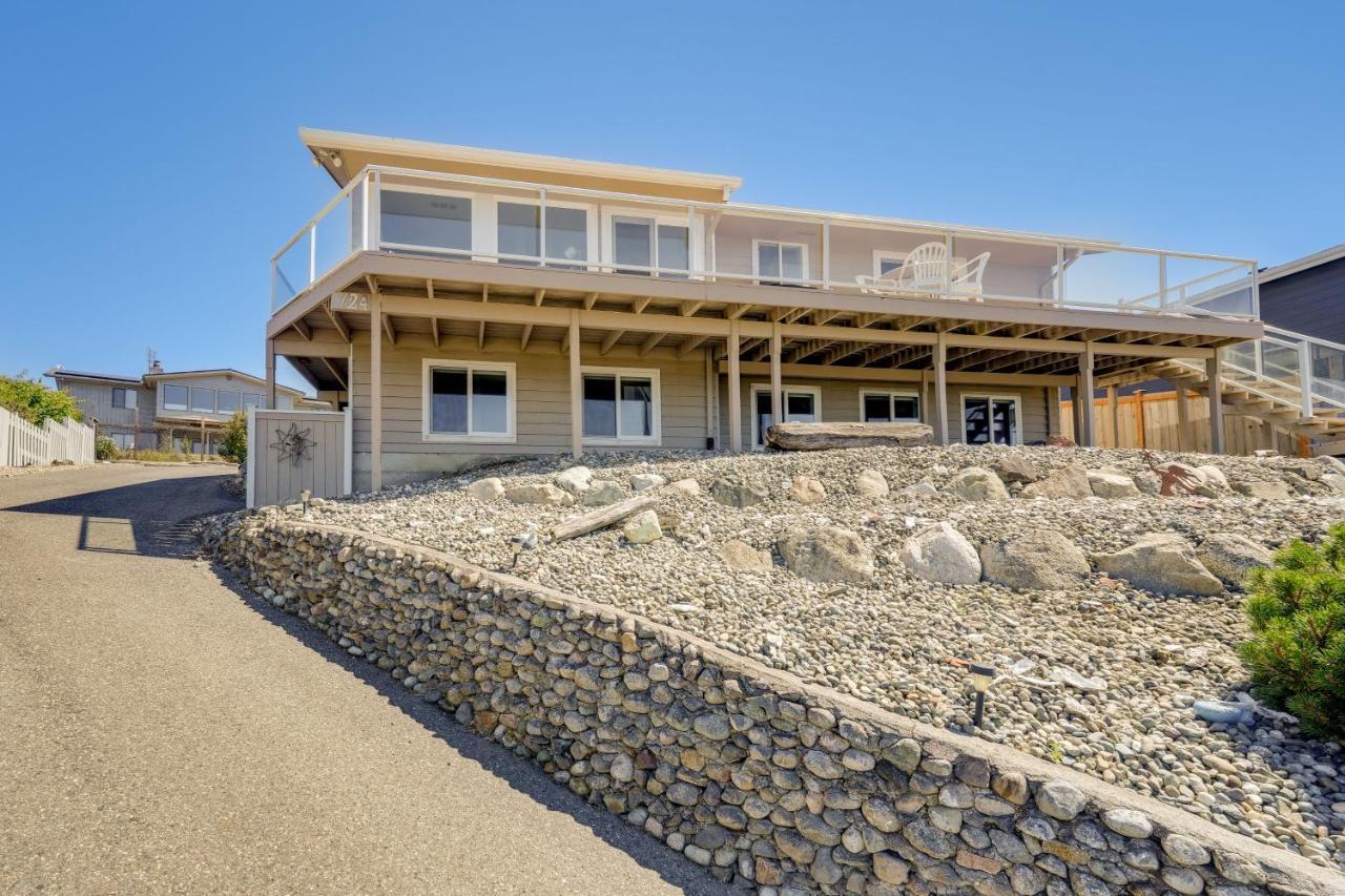 Stunning Home In Coupeville With Deck And Beach Access エクステリア 写真