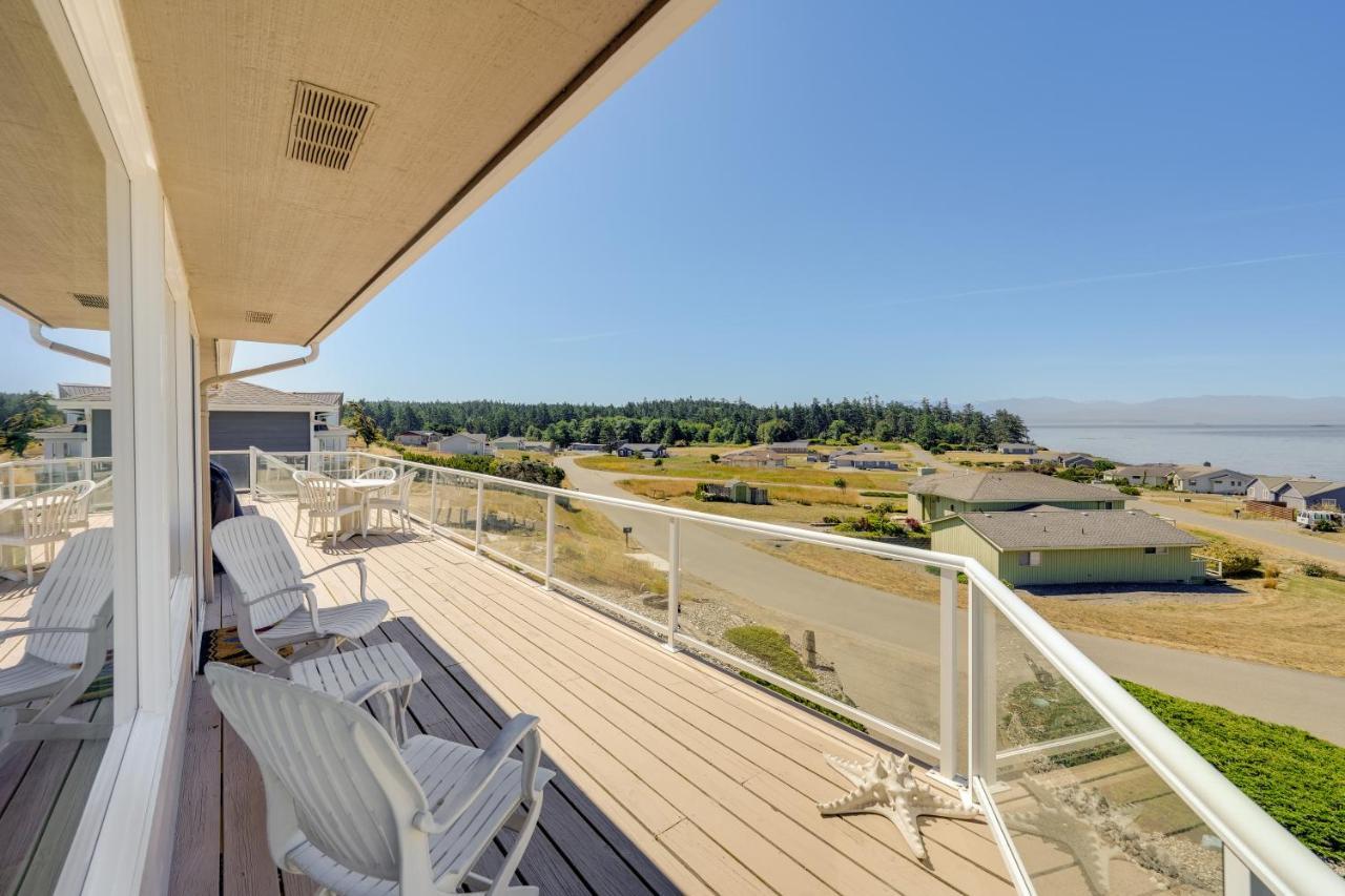 Stunning Home In Coupeville With Deck And Beach Access エクステリア 写真