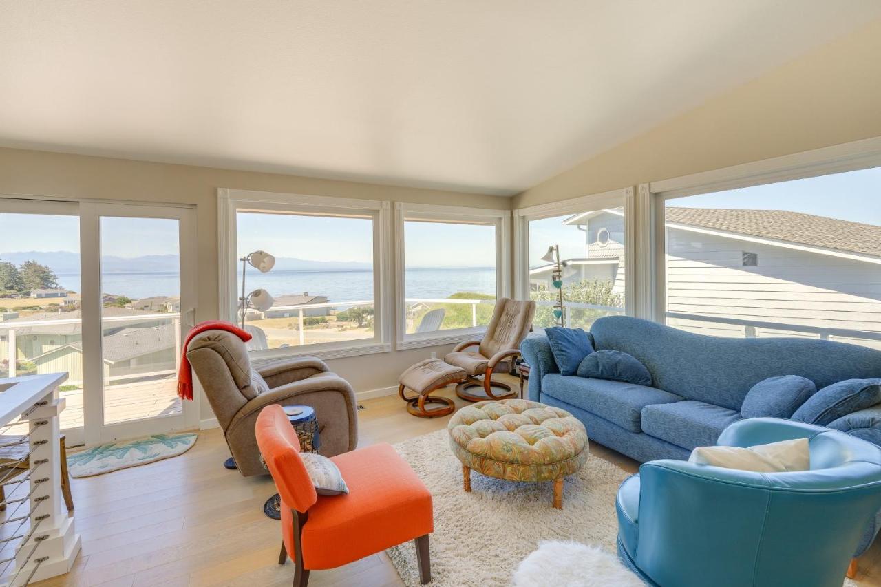 Stunning Home In Coupeville With Deck And Beach Access エクステリア 写真